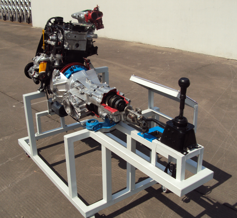 LG-STN02Q型 桑塔納2000型發(fā)動(dòng)機(jī)和變速器解剖運(yùn)行臺(tái)